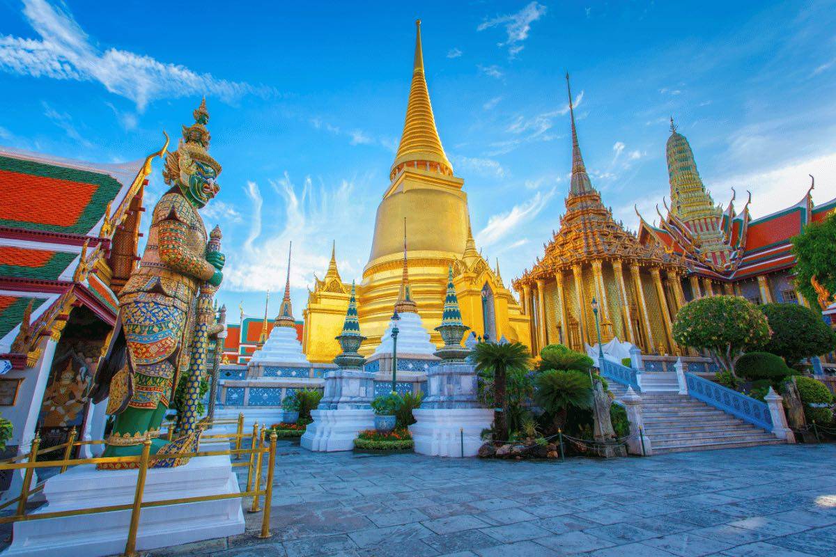 Wat Phra Kaew: Keindahan dan Keagungan Kuil Suci Thailand