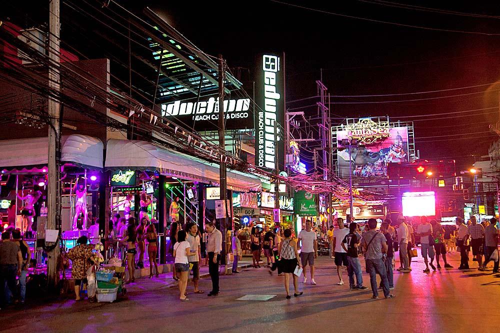 LUXURYTHAILANDTRAVEL.COM – KEHIDUPAN MALAM YANG INDAH DI BANGLA ROAD